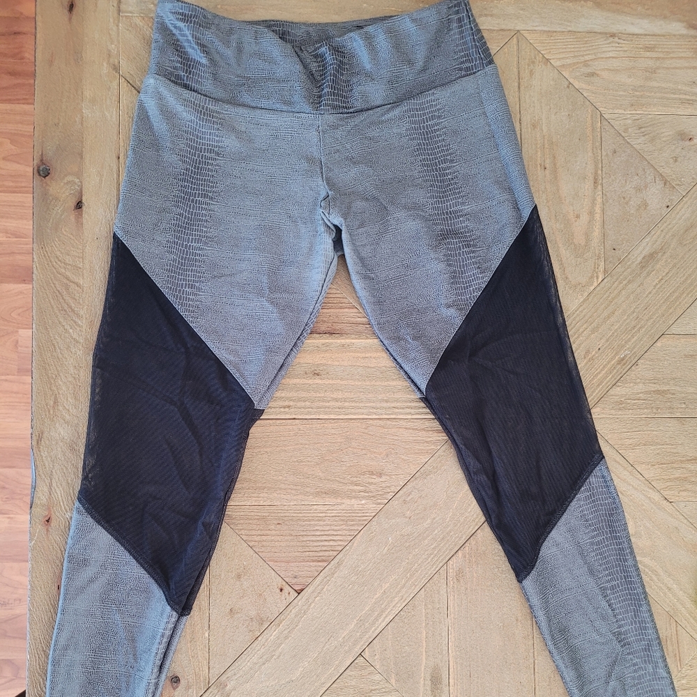 Onzie Snake Skin Leggings